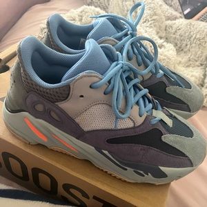 Authentic Yeezy boost 700 - Carbon blue